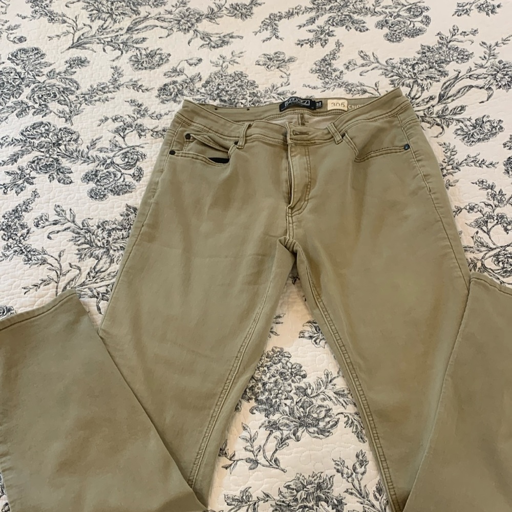 Ezekiel straight jeans. Tan, size 32